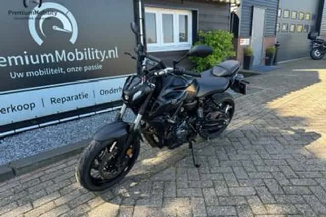 YAMAHA MT07 (2024) thumbnail 5