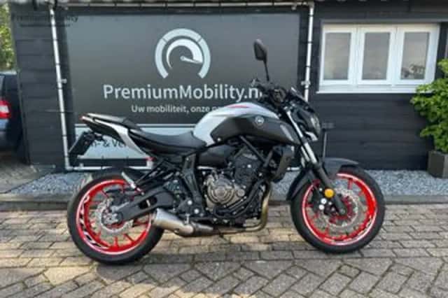 YAMAHA MT07 (2020) thumbnail 2