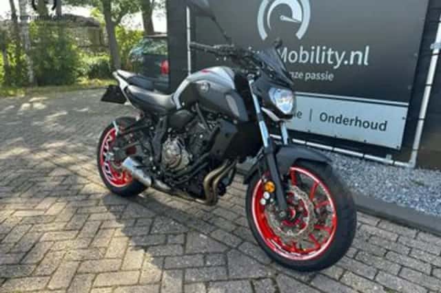 YAMAHA MT07 (2020) thumbnail 4