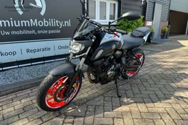 YAMAHA MT07 (2020) thumbnail 5