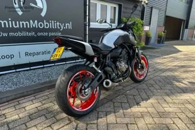 YAMAHA MT07 (2020) thumbnail 6
