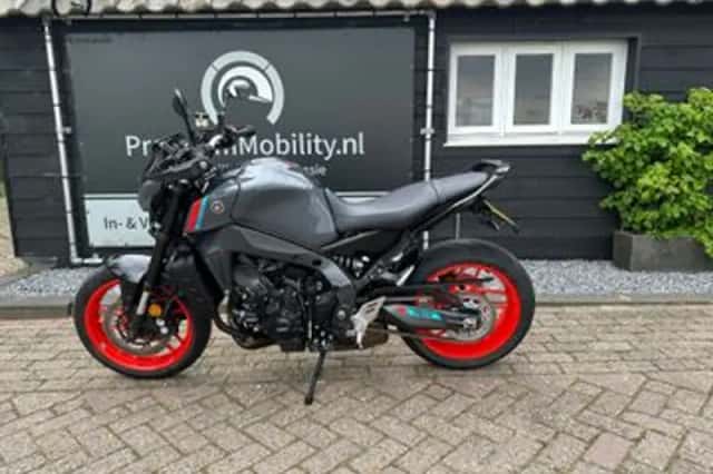 YAMAHA MT09 (2021) thumbnail 3