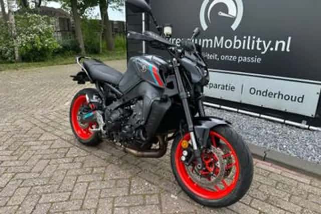 YAMAHA MT09 (2021) thumbnail 4
