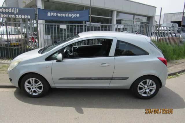 Opel Corsa (2009) thumbnail 1