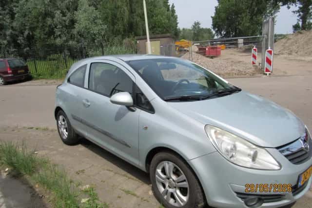 Opel Corsa (2009) thumbnail 3