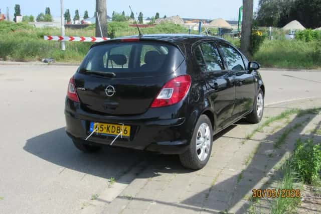 Opel Corsa (2009) thumbnail 3