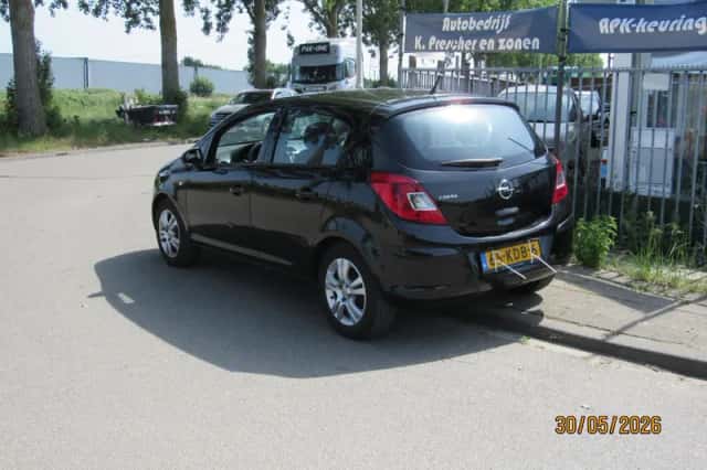 Opel Corsa (2009) thumbnail 4