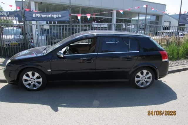 Opel Signum (2004) thumbnail 1