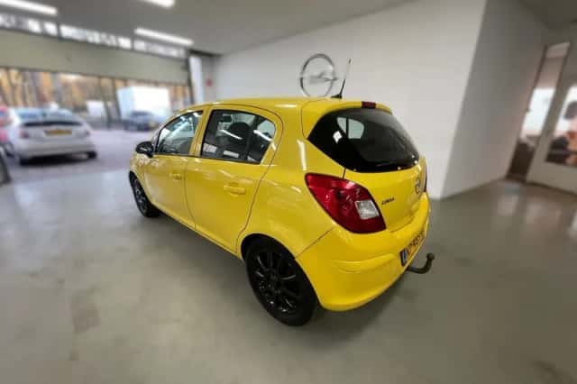 Opel Corsa (2009) thumbnail 4