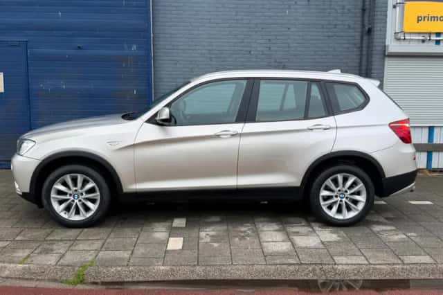 BMW X3 (2012) thumbnail 2