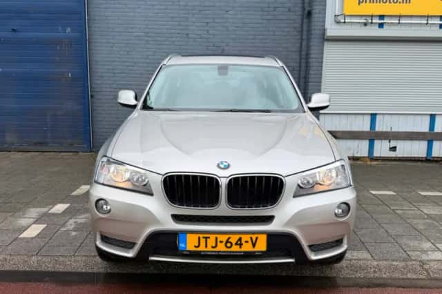 BMW X3 (2012) thumbnail 3