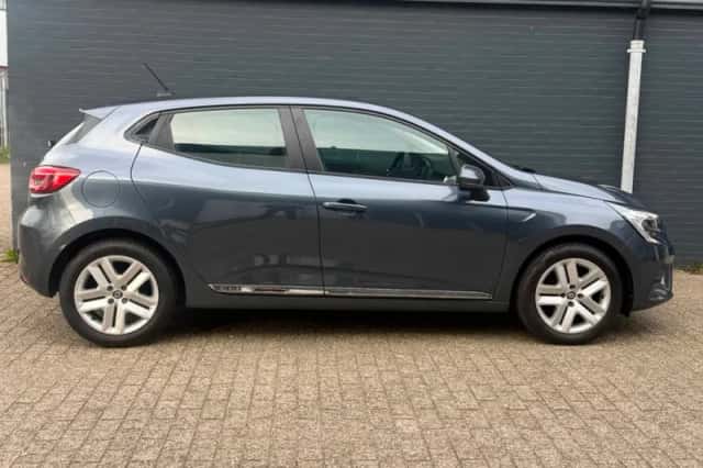 Renault Clio (2023) thumbnail 3