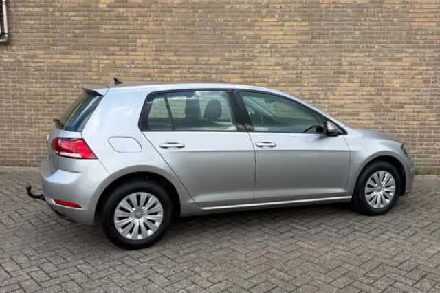 Volkswagen Golf (2018) thumbnail 3