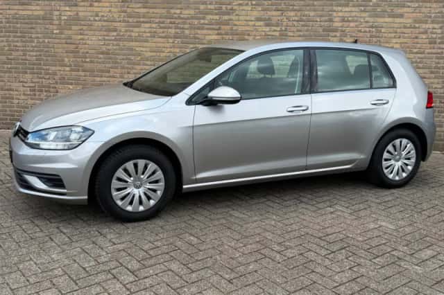 Volkswagen Golf (2018) thumbnail 3