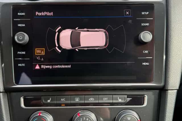 Volkswagen Golf (2018) thumbnail 6