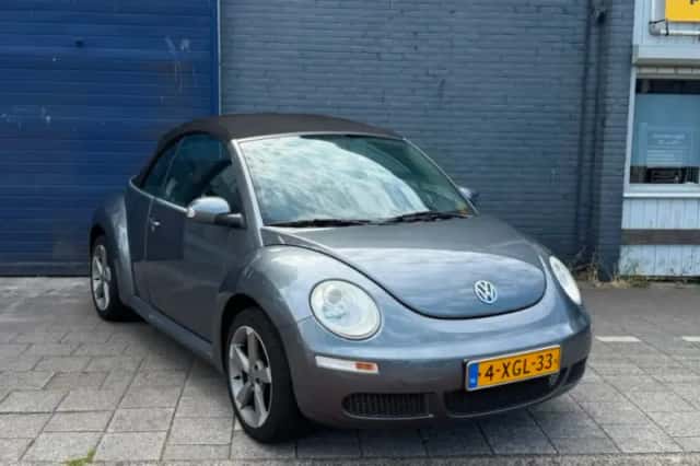 Volkswagen New Beetle (2009) thumbnail 1