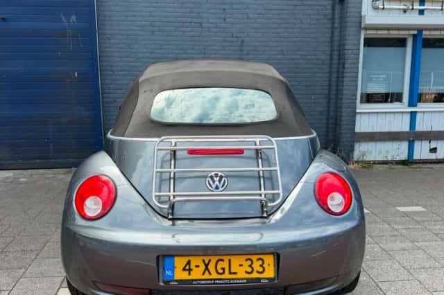 Volkswagen New Beetle (2009) thumbnail 4