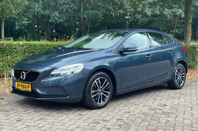 Volvo V40 (2016) thumbnail 1