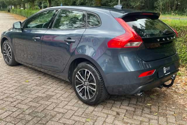 Volvo V40 (2016) thumbnail 3