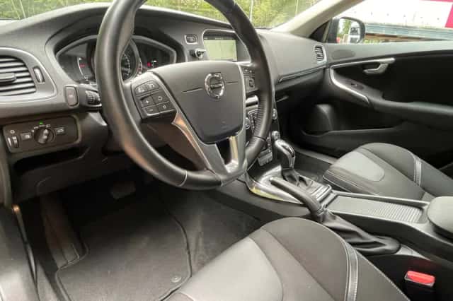 Volvo V40 (2016) thumbnail 6