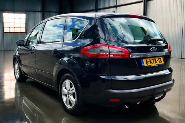 Ford S-Max (2013) thumbnail 2