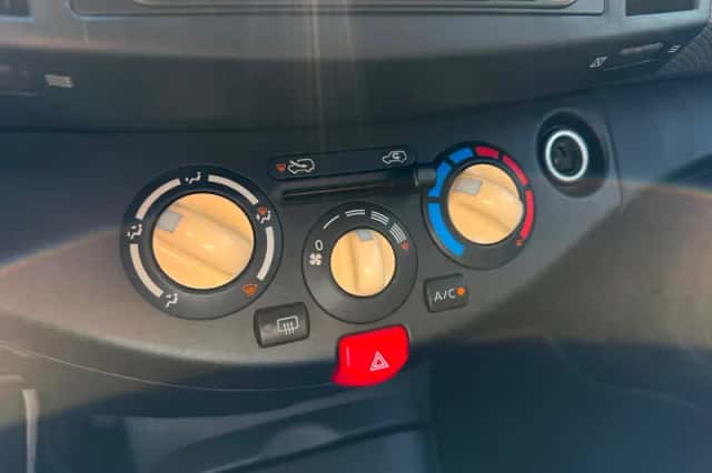 Nissan Micra (2004) thumbnail 4