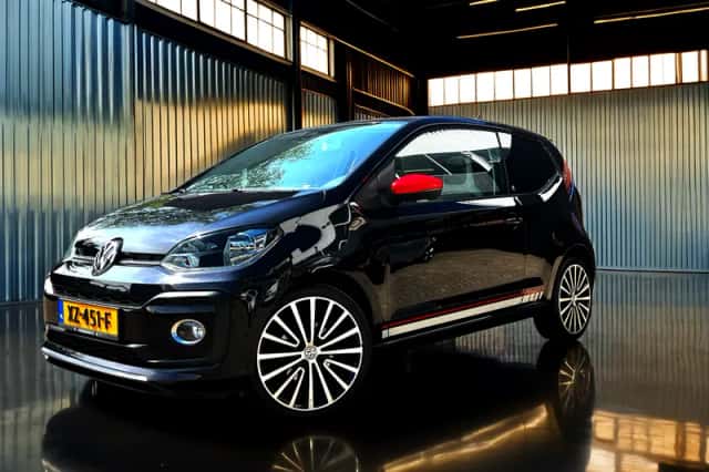 Volkswagen Up! (2017) thumbnail 1