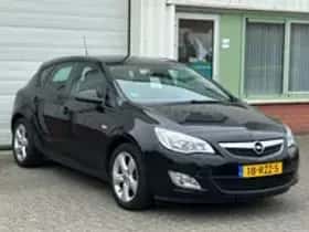 Opel Astra (2011) thumbnail 3