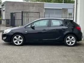 Opel Astra (2011) thumbnail 4