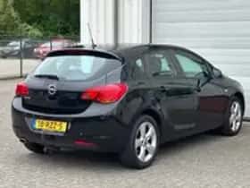 Opel Astra (2011) thumbnail 6