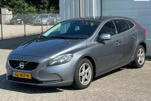 Volvo V40 (2015) thumbnail 1