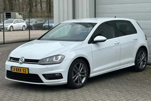 Volvo V40 (2015) thumbnail 4