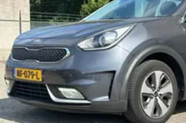 Kia Niro (2017) thumbnail 2