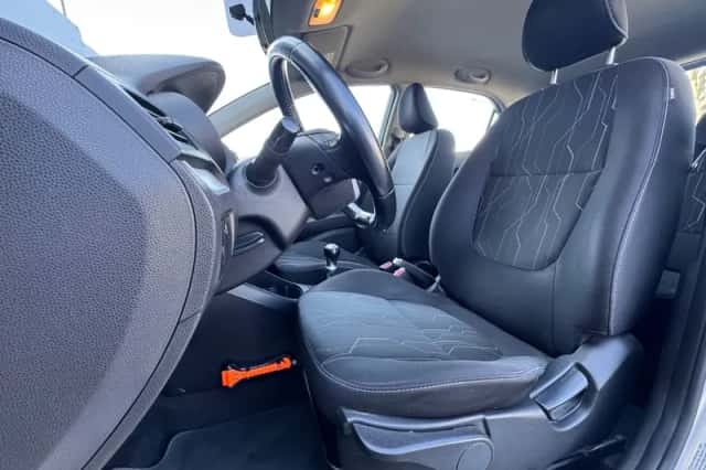 Kia Picanto (2014) thumbnail 4