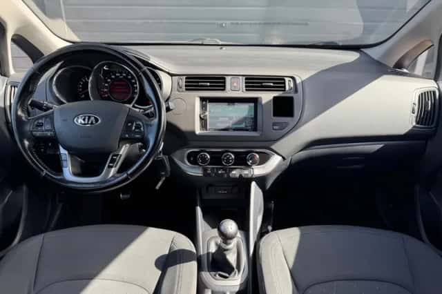 Kia Rio (2014) thumbnail 3