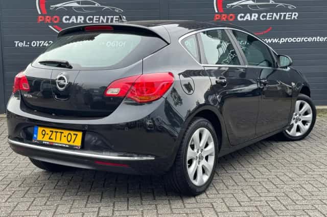 Opel Astra (2015) thumbnail 2