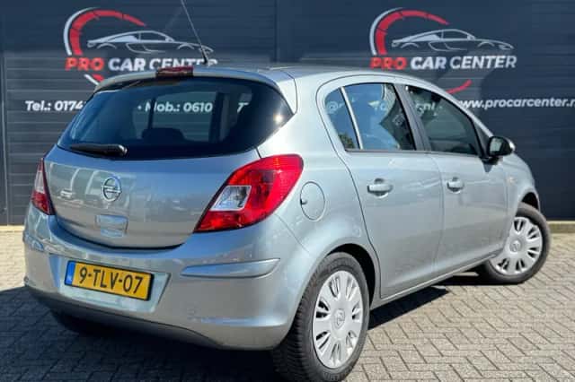 Opel Corsa (2013) thumbnail 2