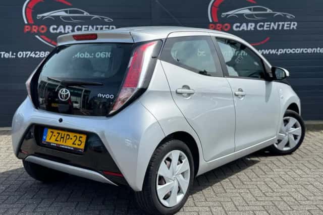 Toyota Aygo (2015) thumbnail 2