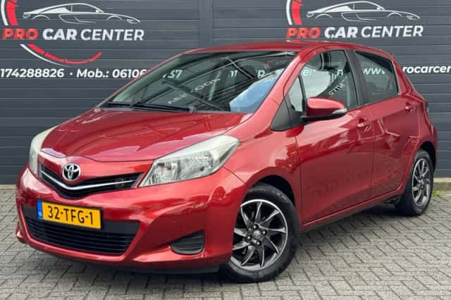 Toyota Yaris (2012) thumbnail 1