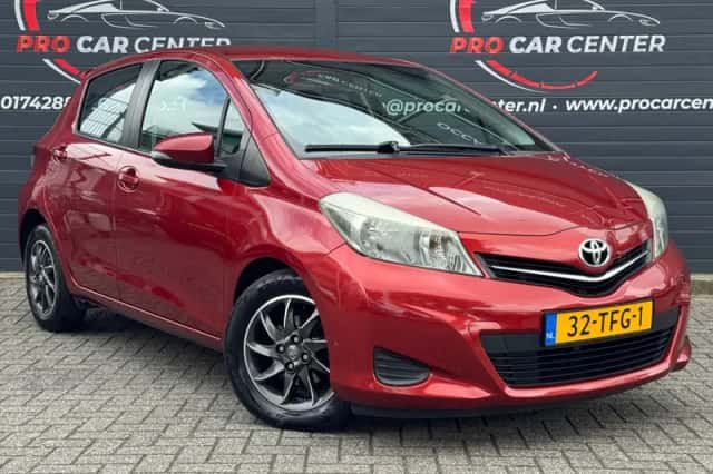 Toyota Yaris (2012) thumbnail 5