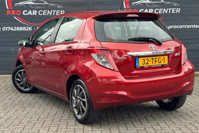 Toyota Yaris (2012) thumbnail 6