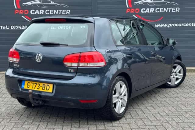Volkswagen Golf (2010) thumbnail 2