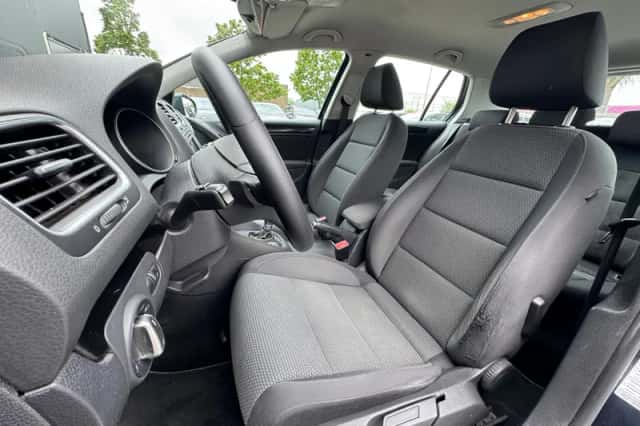 Volkswagen Golf (2010) thumbnail 4