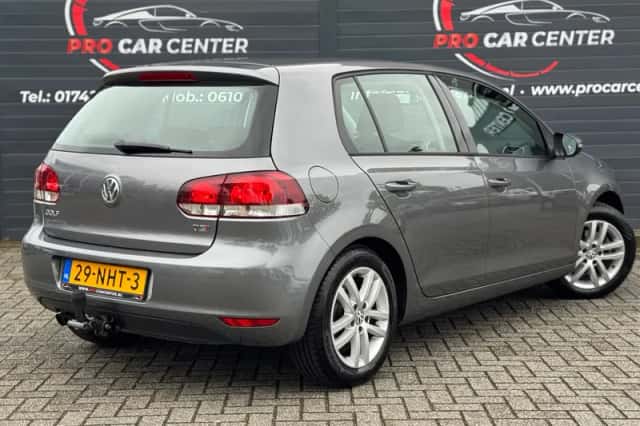 Volkswagen Golf (2010) thumbnail 2