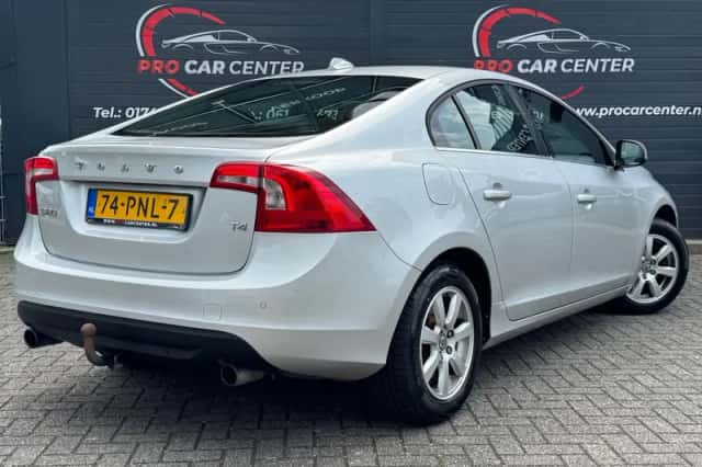 Volvo S60 (2011) thumbnail 2