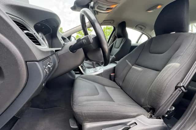 Volvo S60 (2011) thumbnail 4