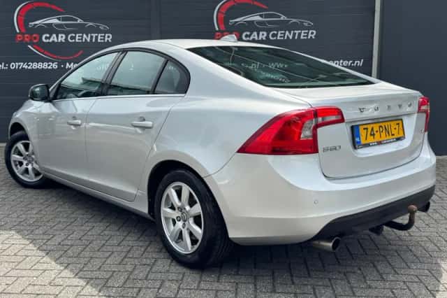 Volvo S60 (2011) thumbnail 6