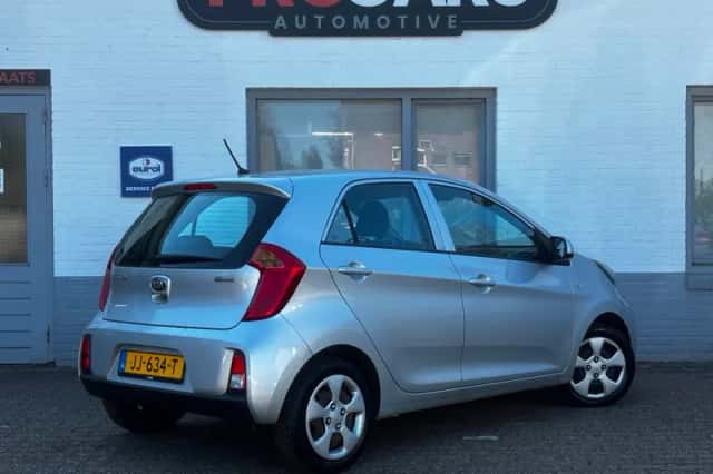 Kia Picanto (2016) thumbnail 2