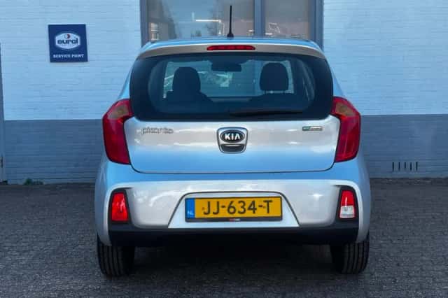 Kia Picanto (2016) thumbnail 5