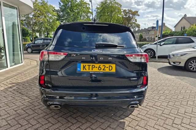 Ford Kuga (2023) thumbnail 1